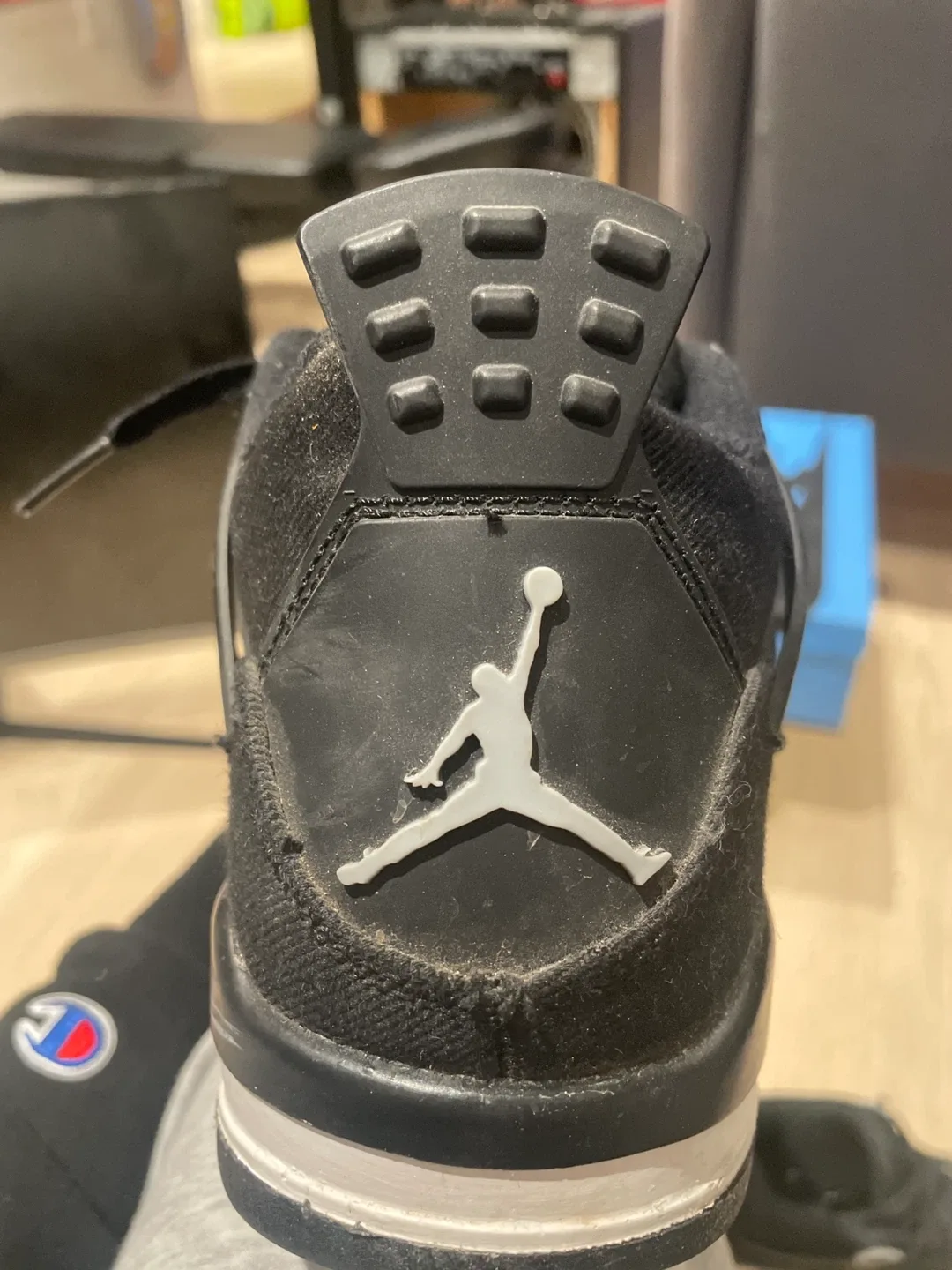Jordan 4 Retro image indicator(4)