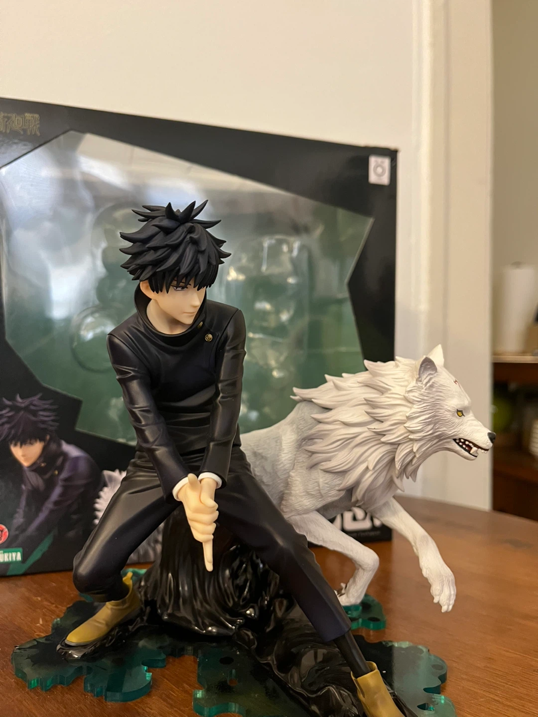 Jujutsu Kaisen - Megumi Fushiguro w/ Divine Dog 1/8 Scale Figure - photo 2