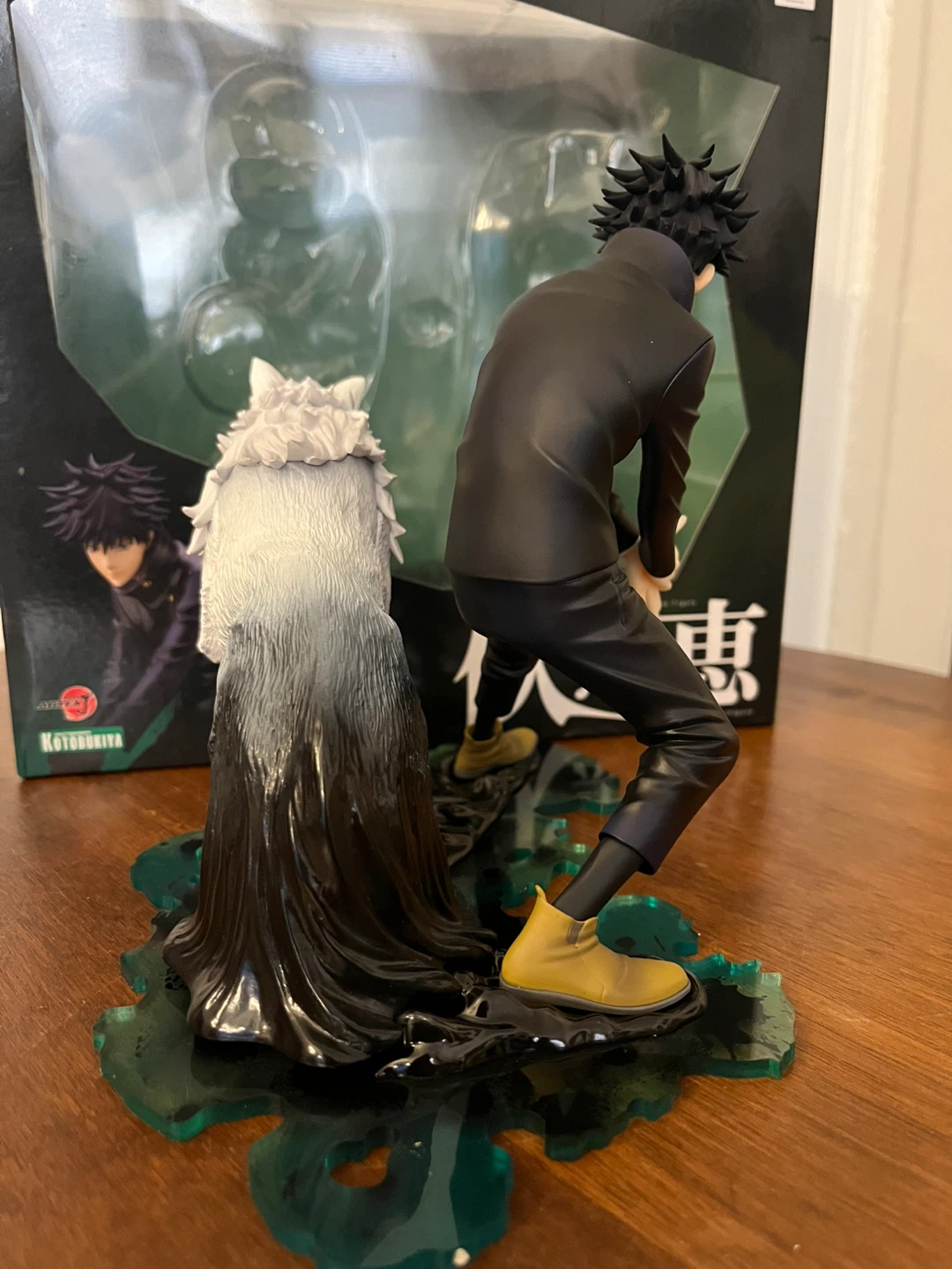 Jujutsu Kaisen - Megumi Fushiguro w/ Divine Dog 1/8 Scale Figure - photo 4