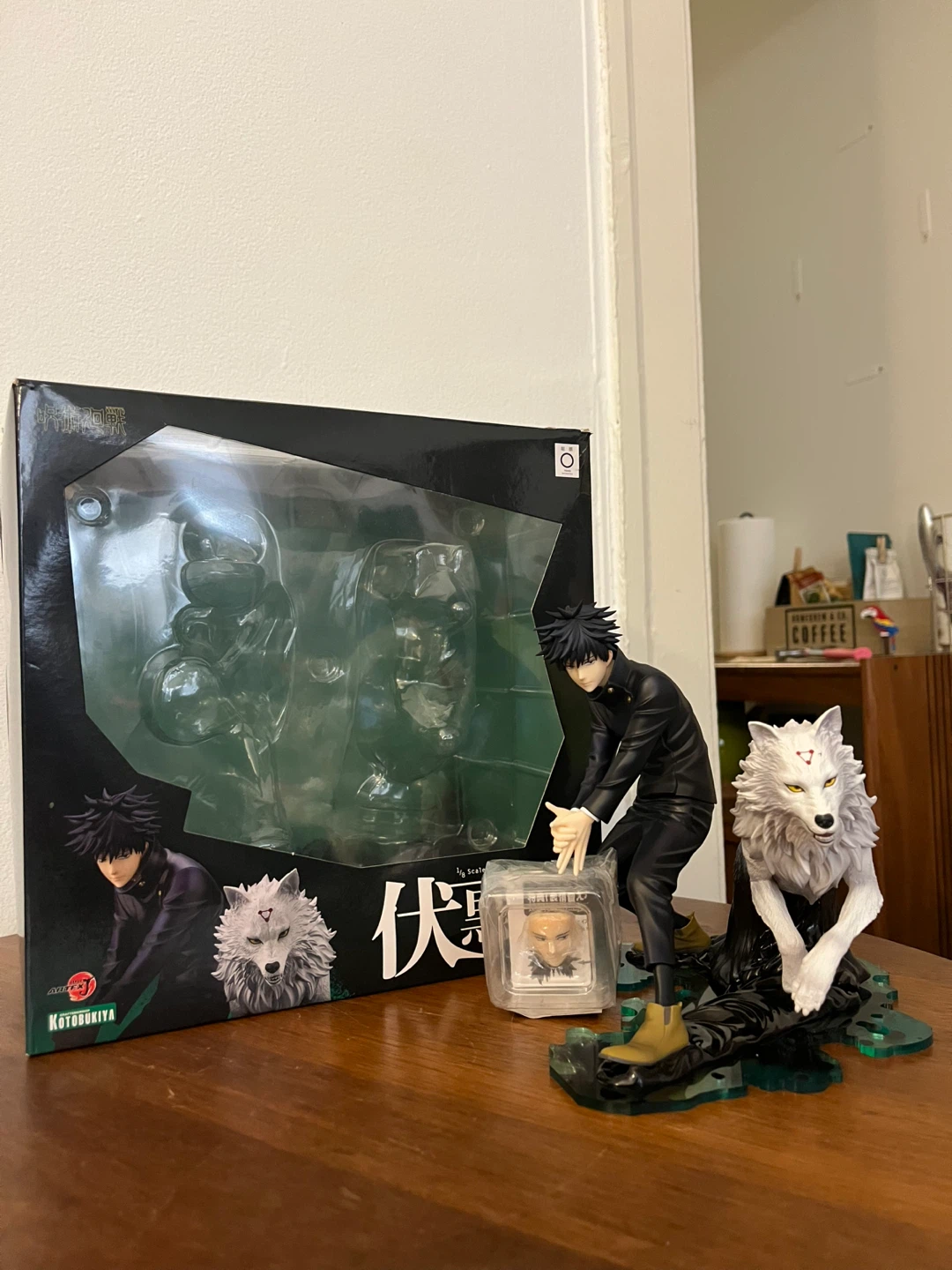 Jujutsu Kaisen - Megumi Fushiguro w/ Divine Dog 1/8 Scale Figure