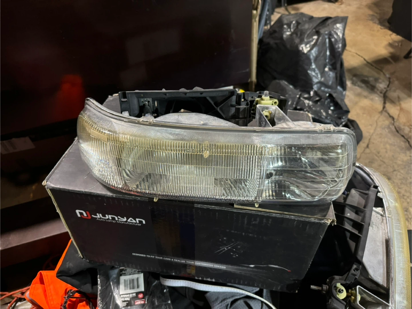 2000- 2006 Chevy Tahoe OEM headlights