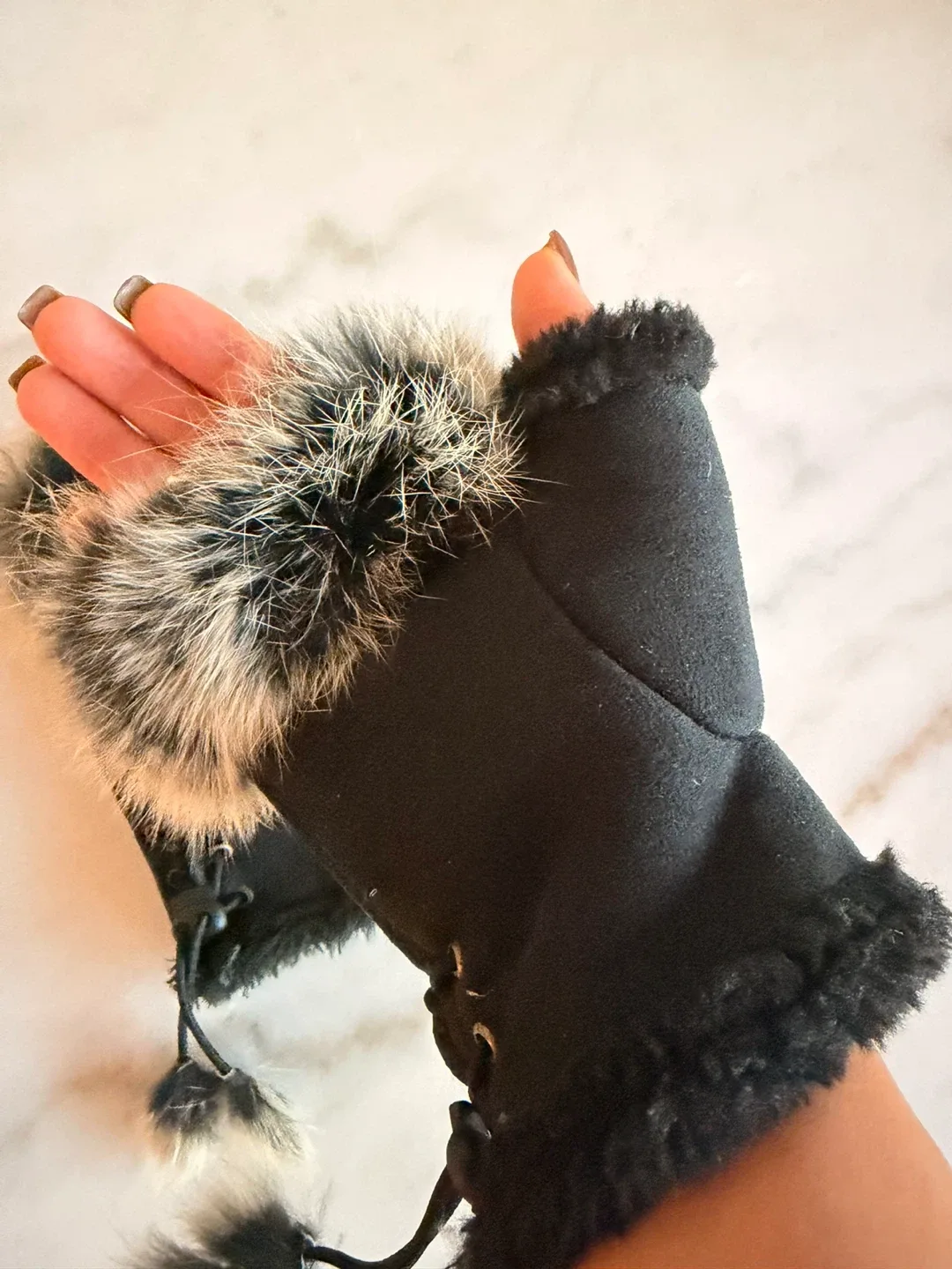 UGG Australia Black Fingerless Gloves image indicator(3)