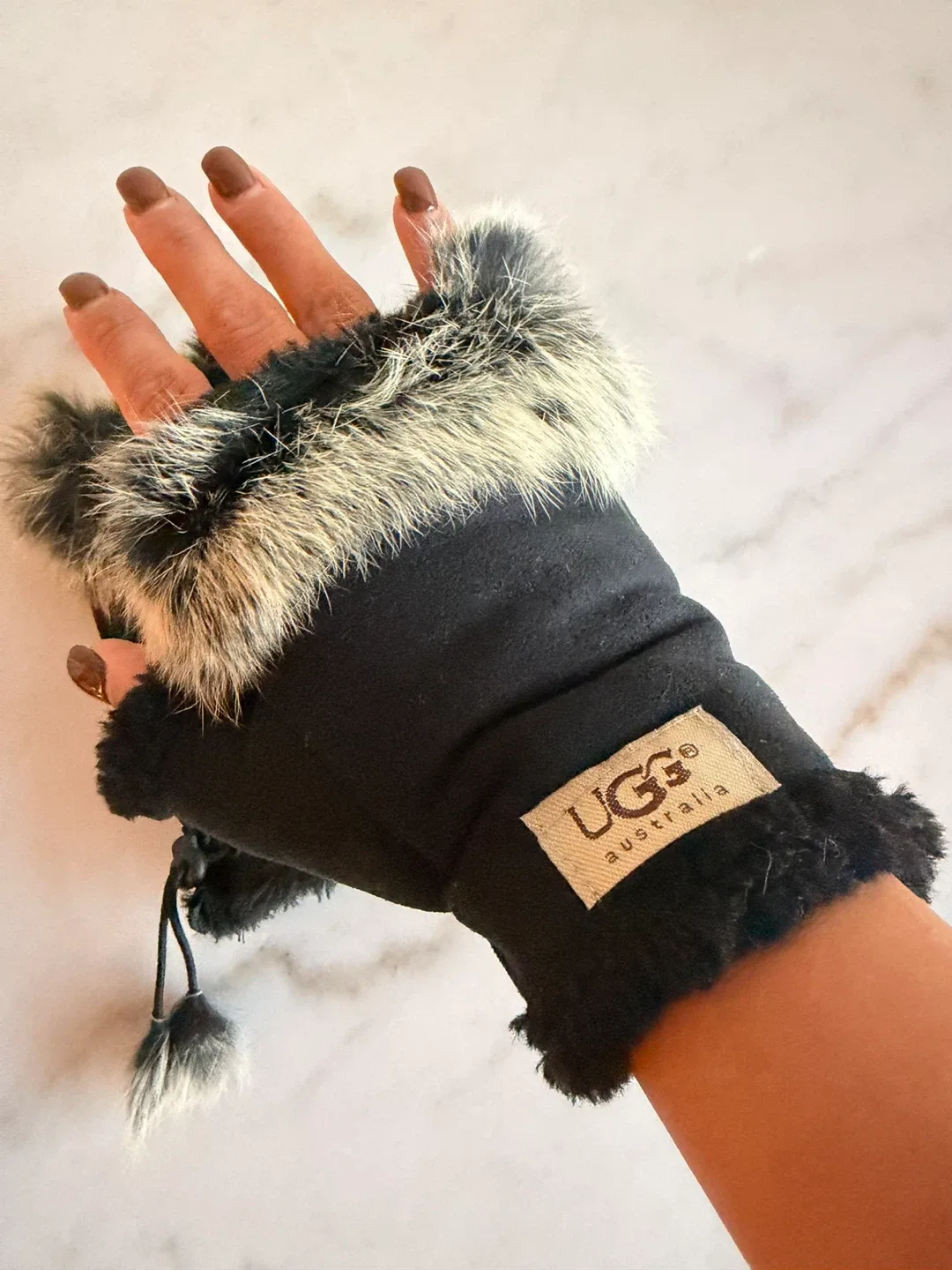 UGG Australia Black Fingerless Gloves image indicator(2)