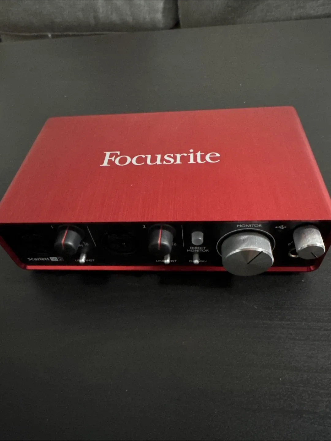Focusrite Scarlett 2i2 Audio Interface image indicator(2)