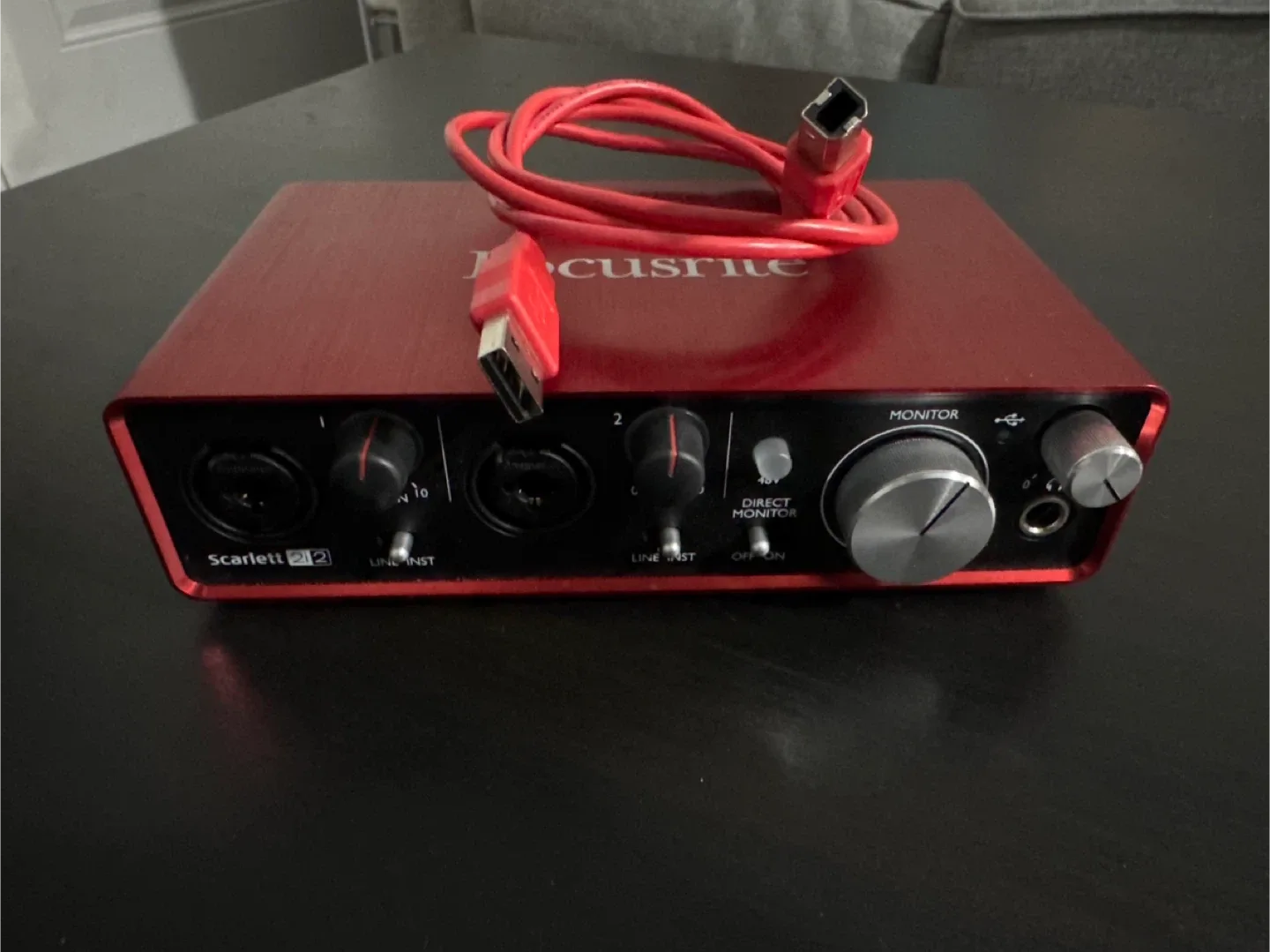 Focusrite Scarlett 2i2 Audio Interface image indicator(4)