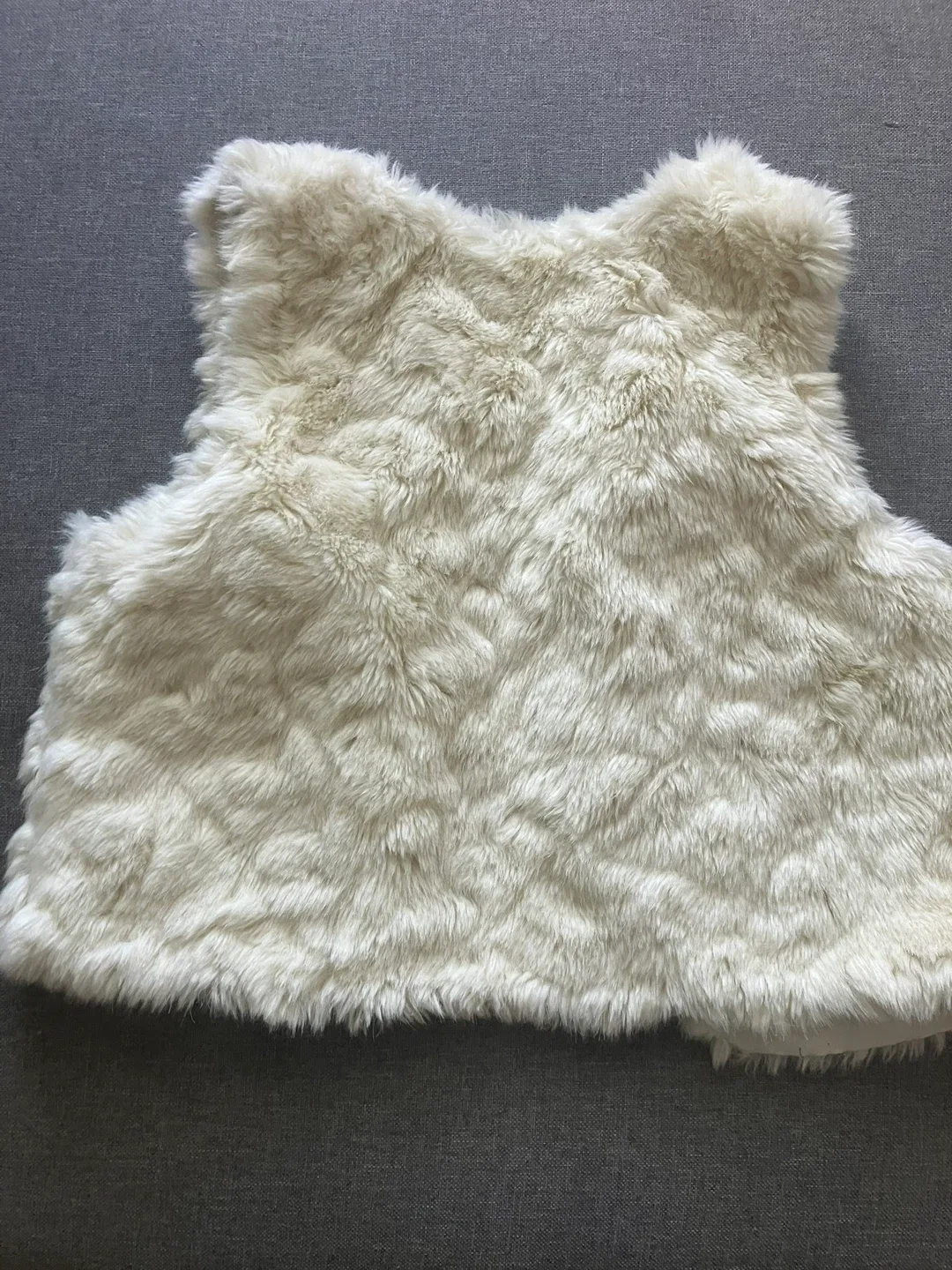 H&M Faux Fur Vest - Size 6-7Y image indicator(3)