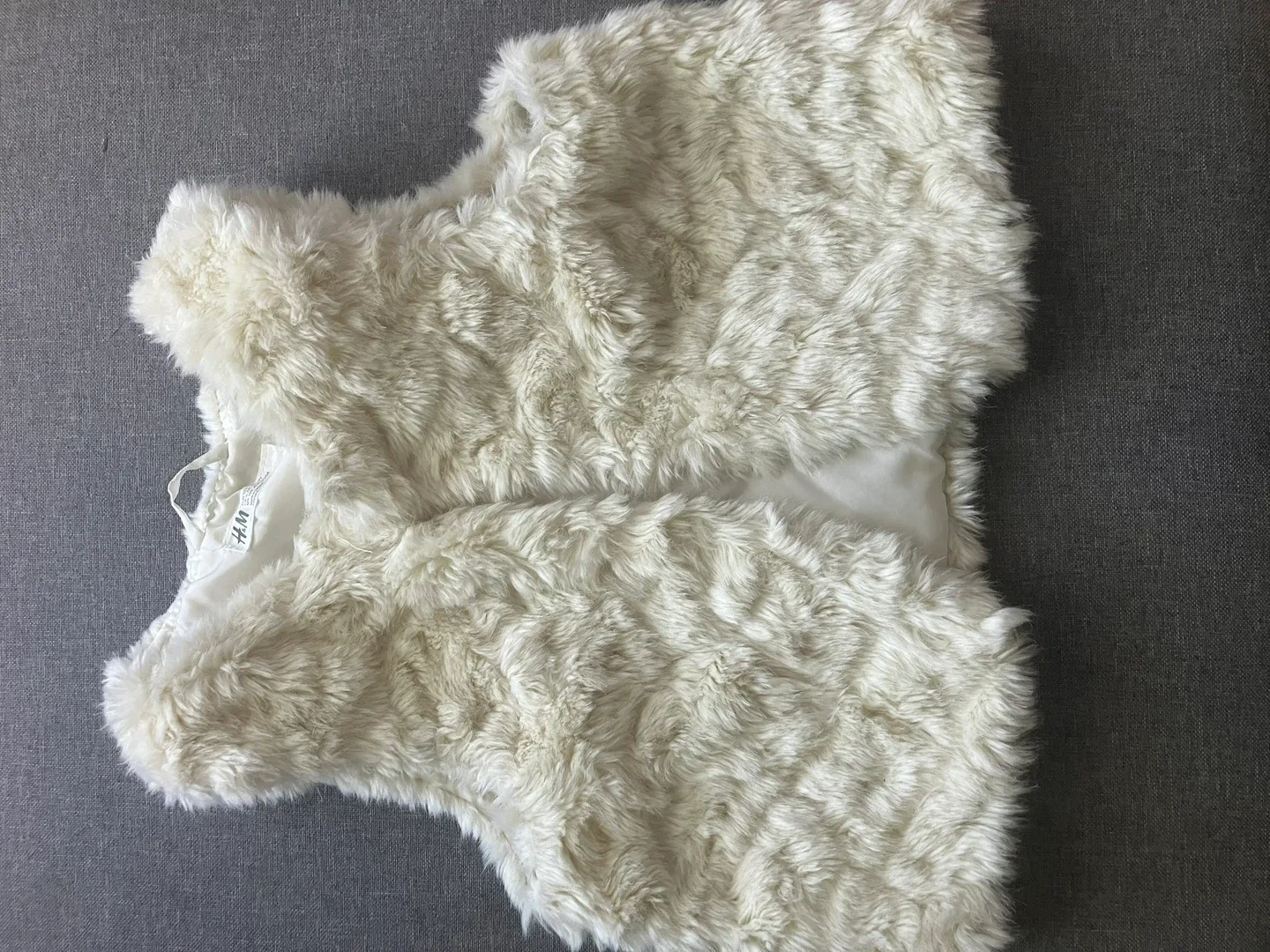 H&M Faux Fur Vest - Size 6-7Y image indicator(4)