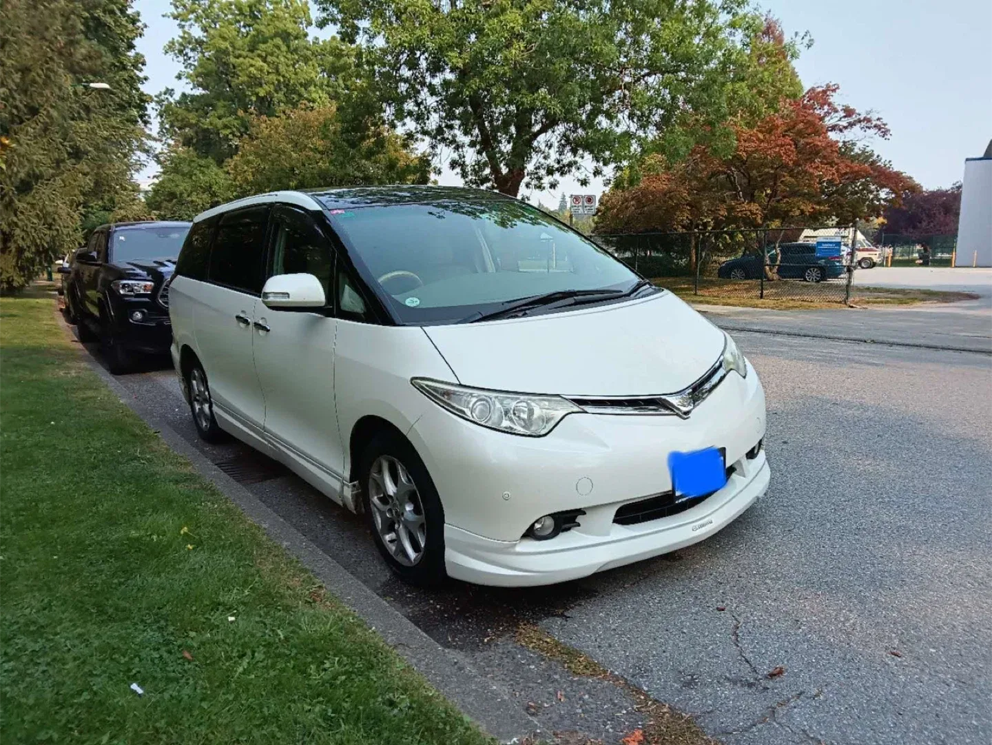 Toyota Estima Minivan image indicator(2)