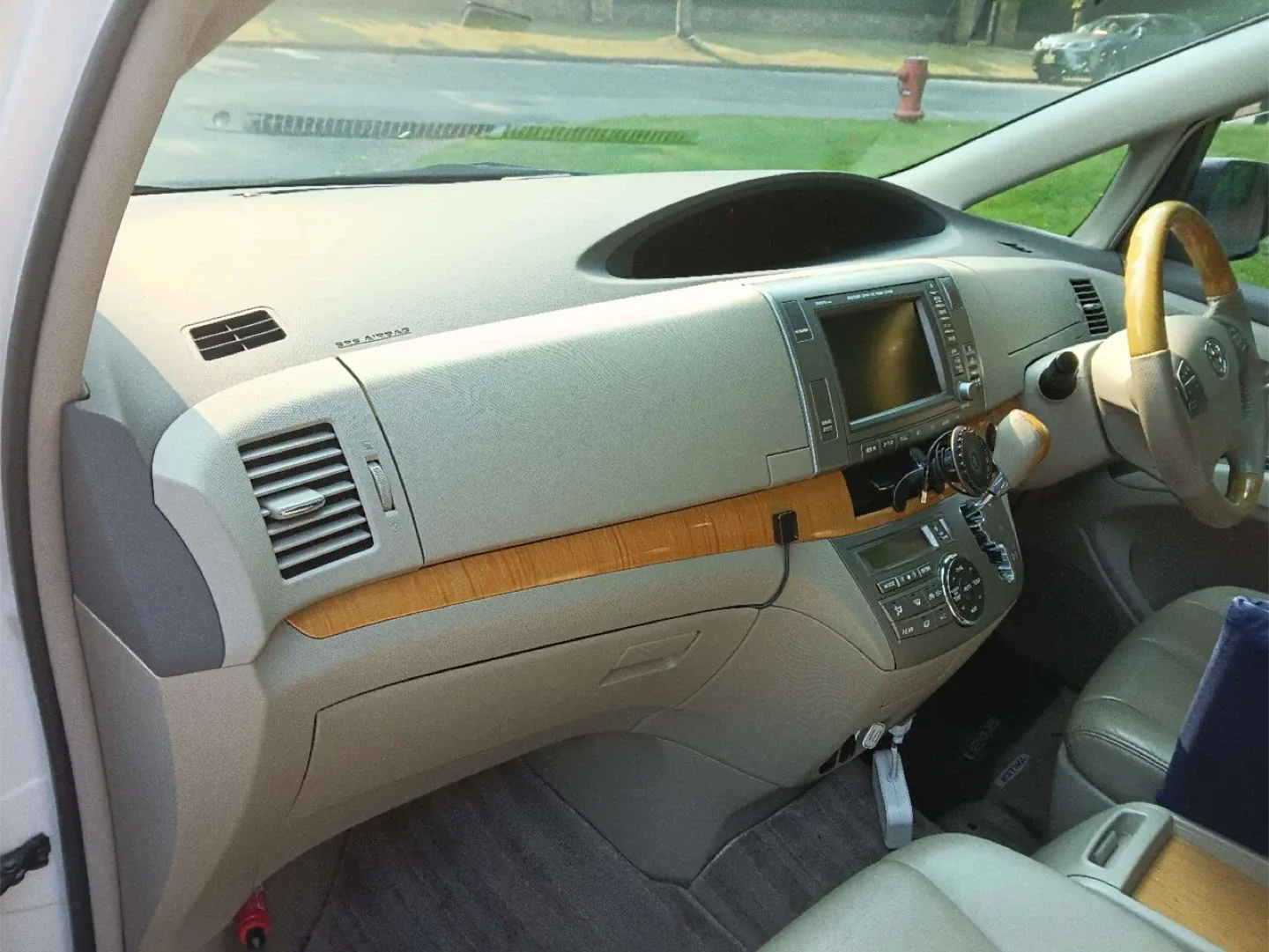 Toyota Estima Minivan image indicator(4)