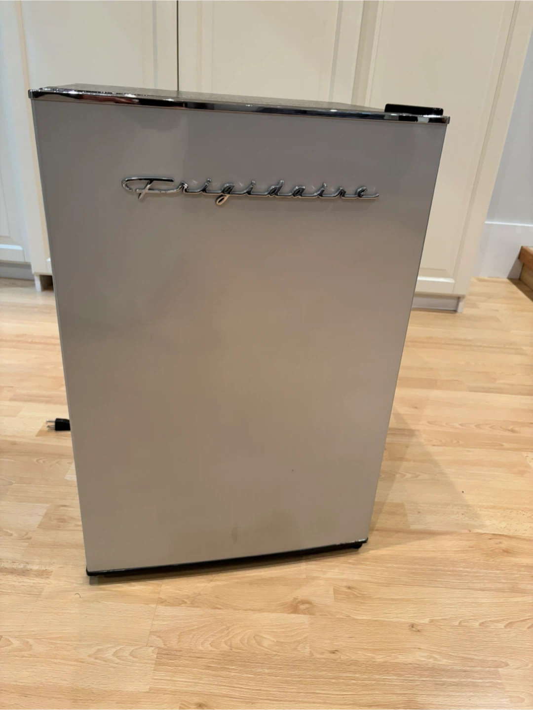 Frigidaire Compact Fridge (Bar fridge)