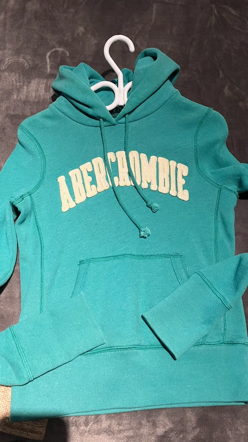 TNA, Adidas, Abercrombie, Beaver Canoe Hoodies image indicator(5)