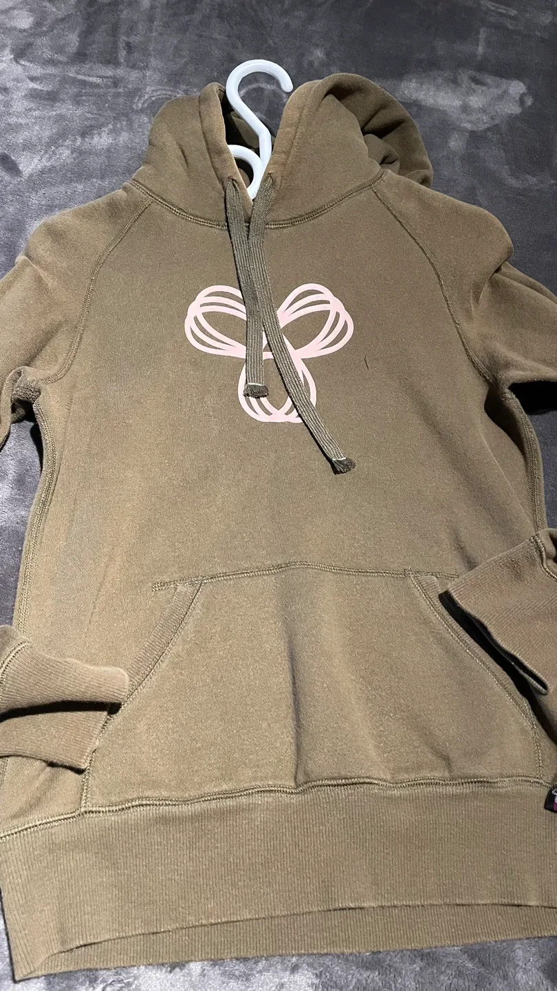 TNA, Adidas, Abercrombie, Beaver Canoe Hoodies image indicator(3)