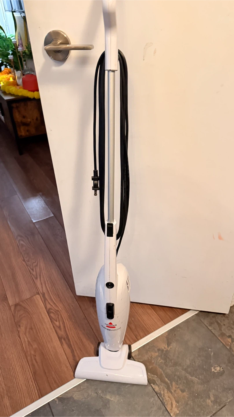 Bissell Featherweight Stick Lightweight Bagless Vacuum - photo 2