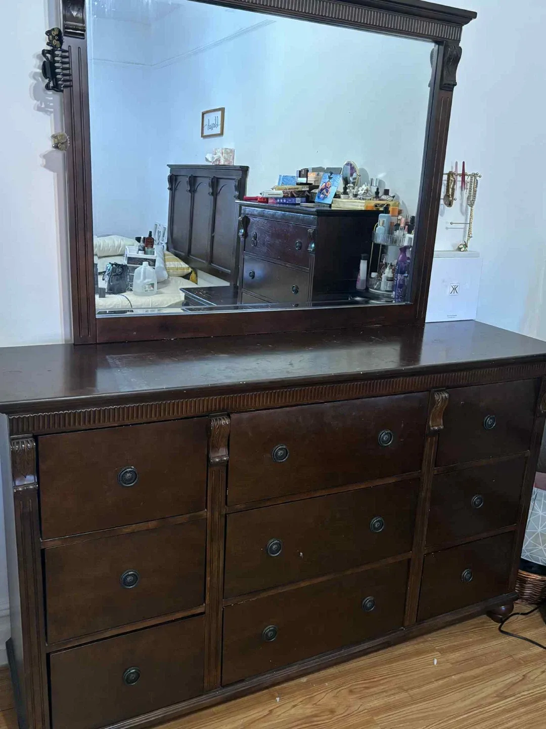 Bedroom Set - Bed, Dresser, and Nightstand image indicator(6)