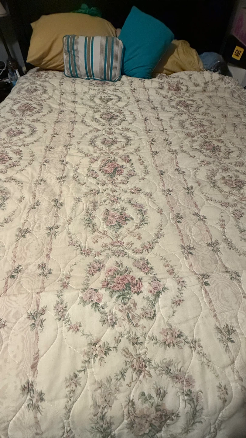 Floral Patterned Quilt - photo 3