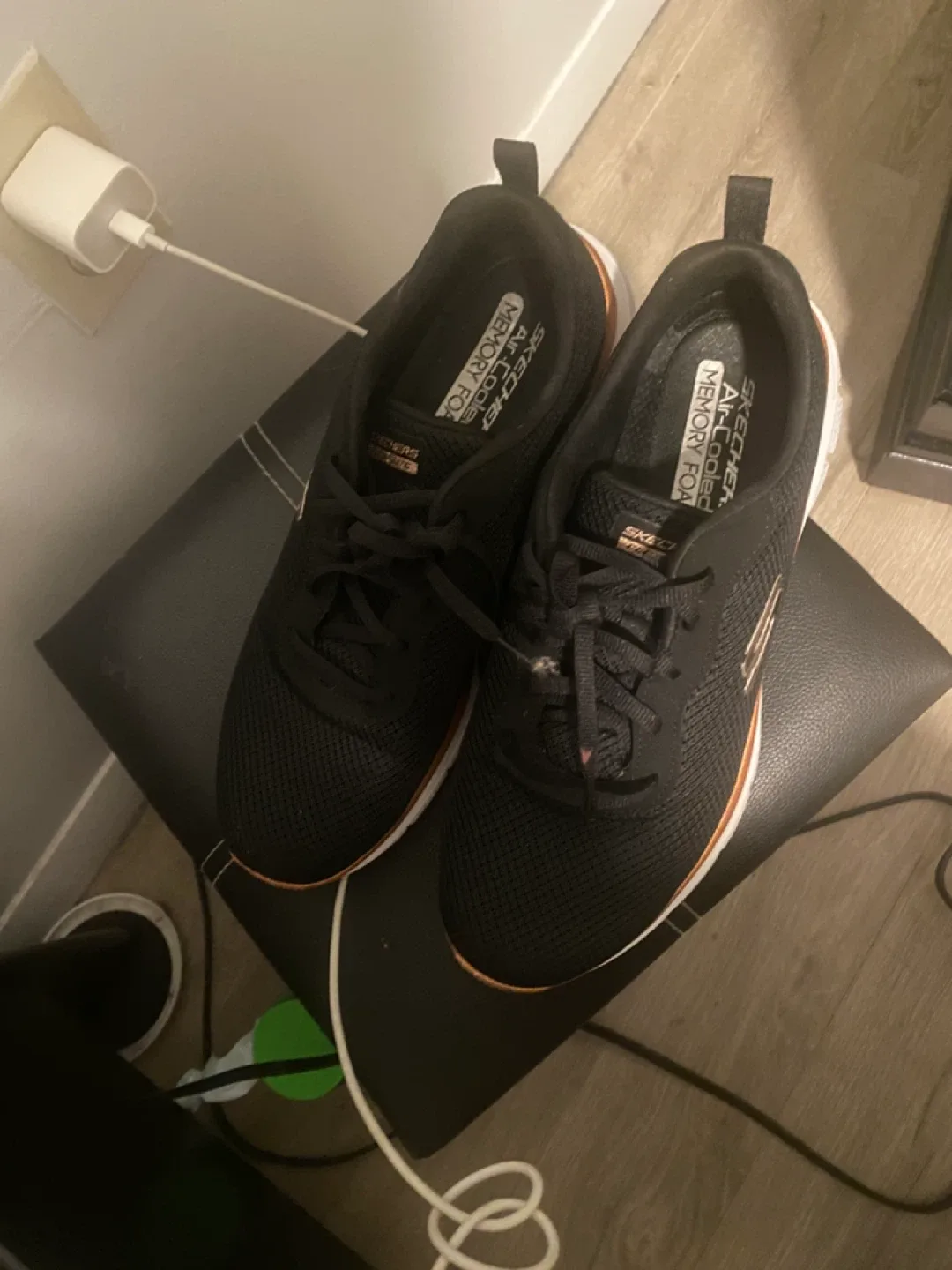 Skechers size 10 image indicator(10)