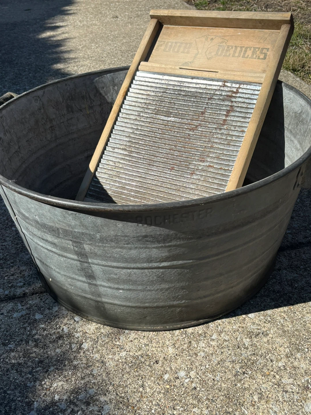 Vintage Rochester Wash Tub & Washboard - photo 2