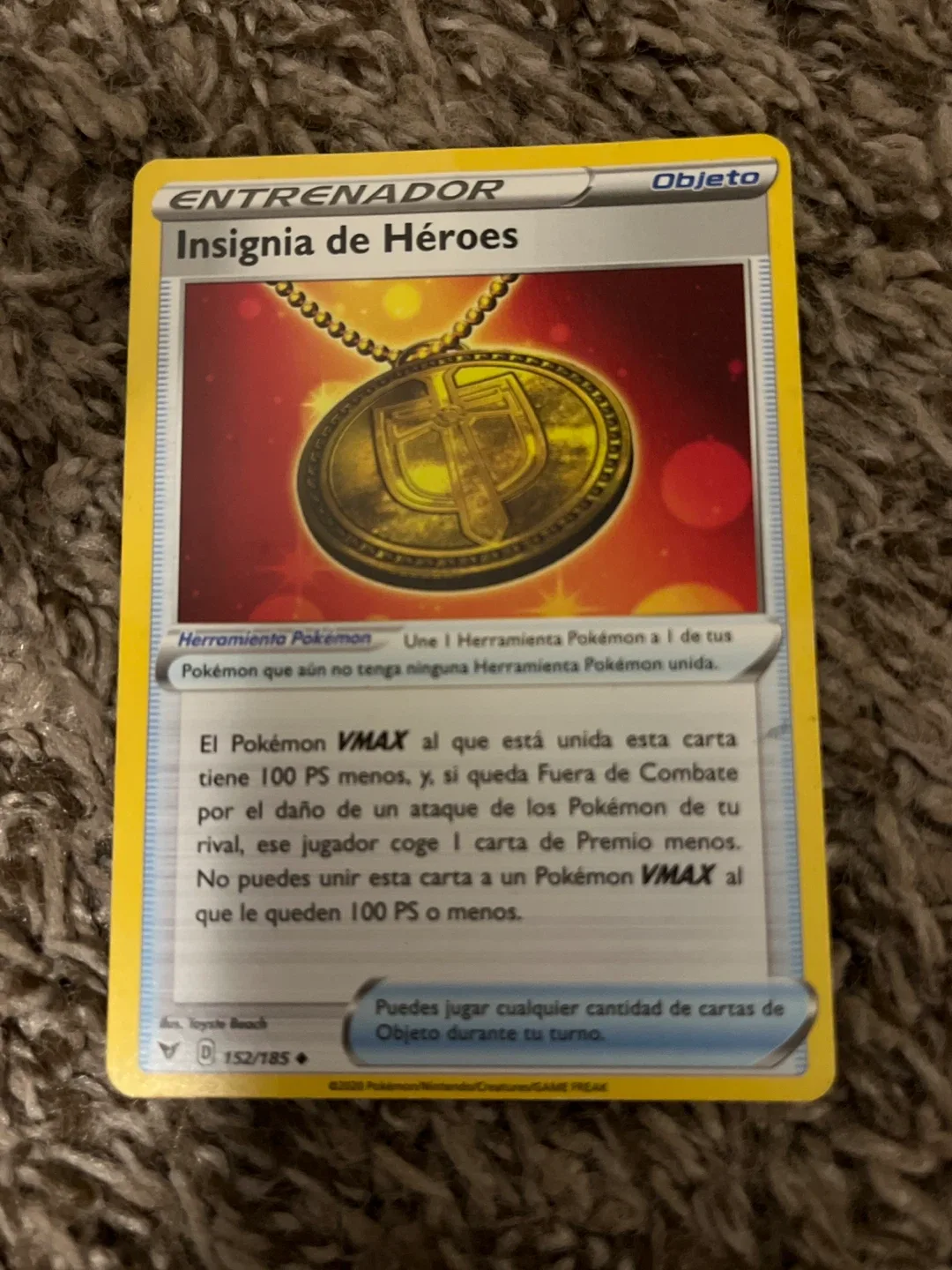 Pokemon Card - Insignia de Heroes