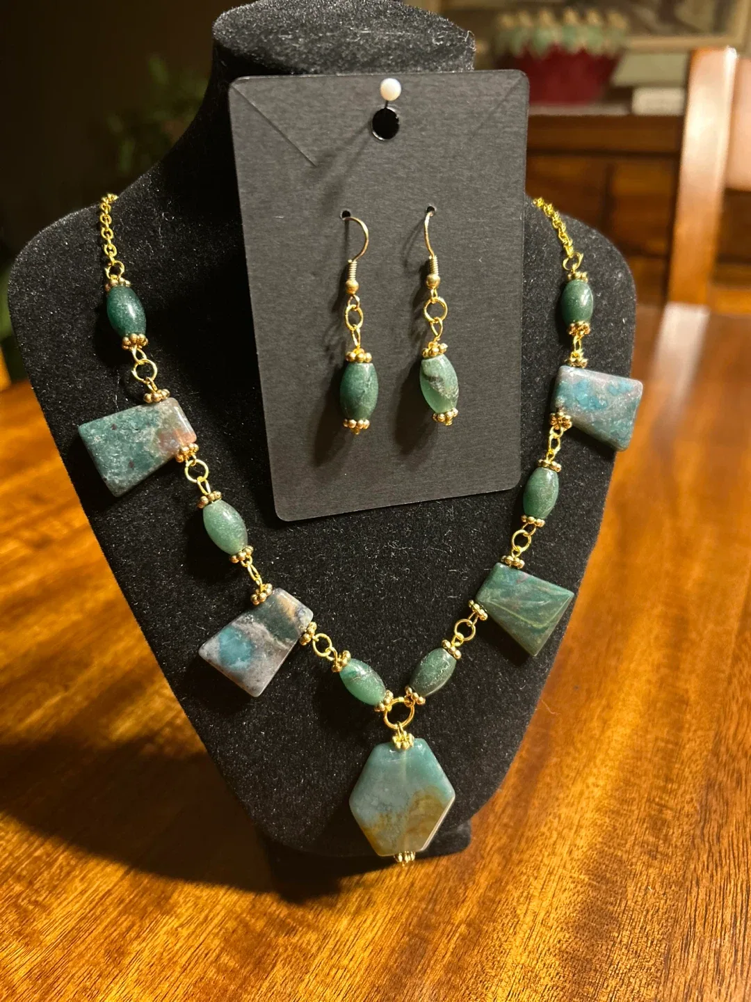 Green & Gold-Tone Statement Necklace & Earrings Set image indicator(2)