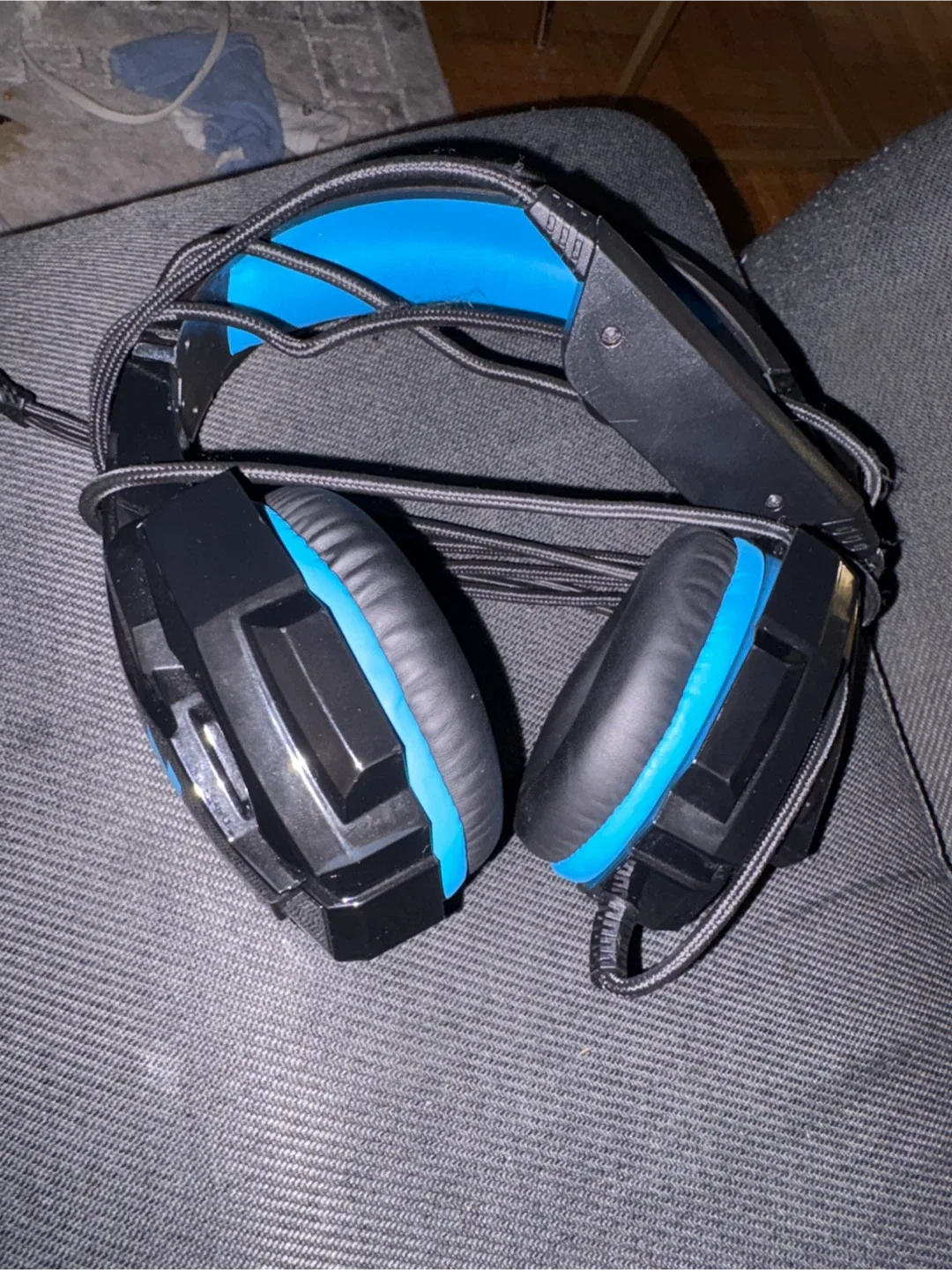 Gaming Headset - Black and Blue image indicator(2)