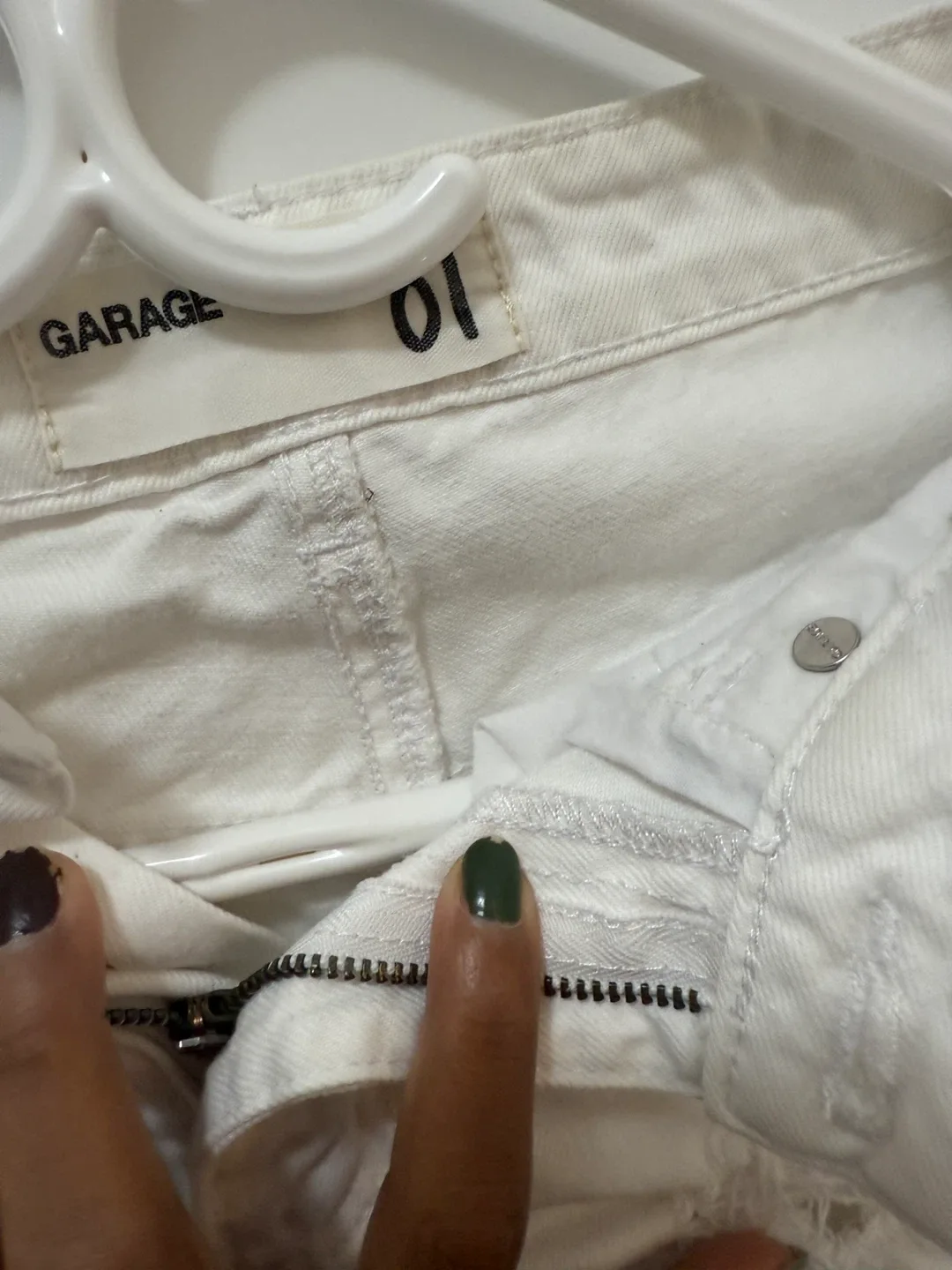 Garage White Distressed Denim Shorts - Size 01 image indicator(2)
