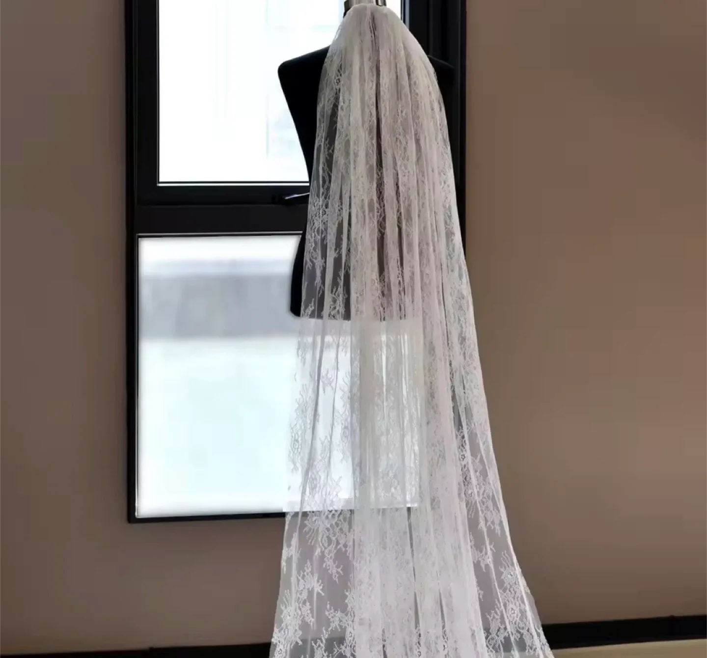 Wedding Veil - White Lace, Elegant Design image indicator(2)