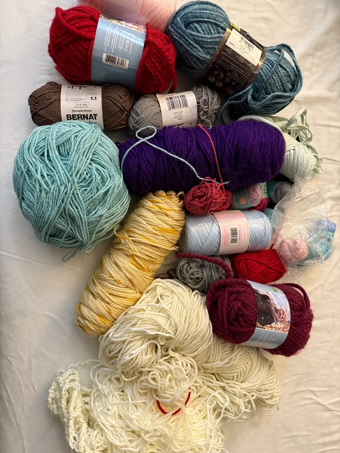 Mixed lot of Yarns image indicator(2)