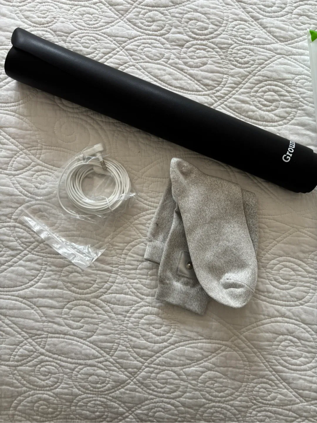 GroundingWell Mat with Socks image indicator(2)