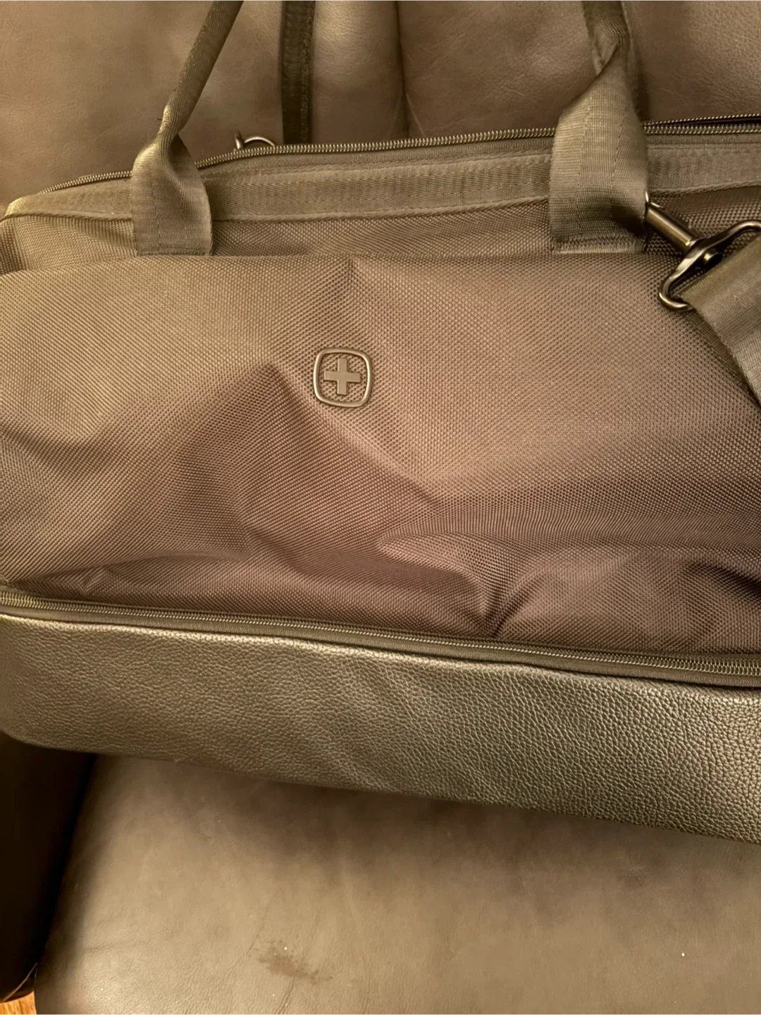 Wenger Black Duffel Bag image indicator(2)