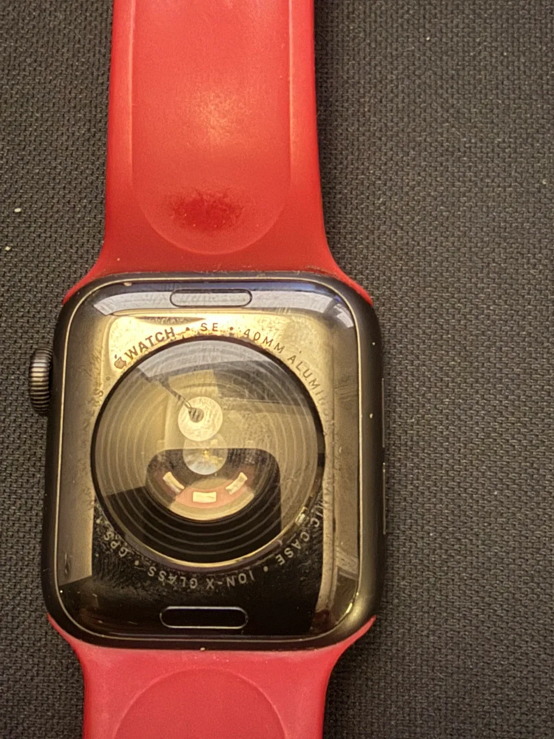 Apple Watch SE 40mm Aluminum Case image indicator(2)