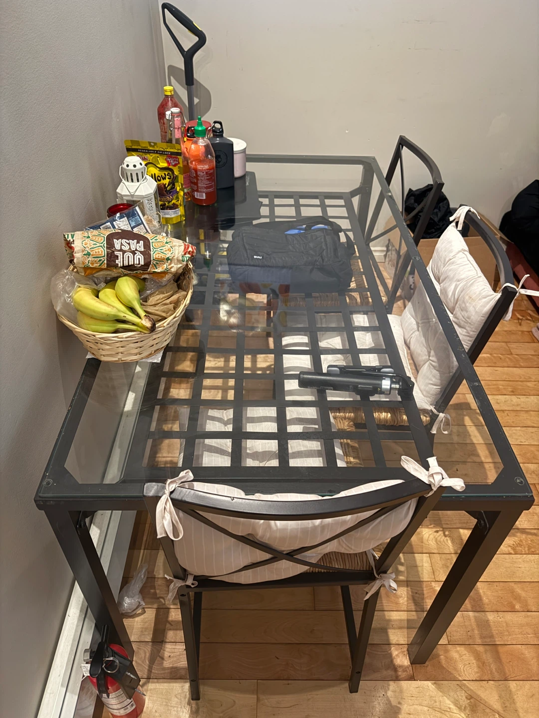 Dining table with 3 chairs - glass top - photo 5