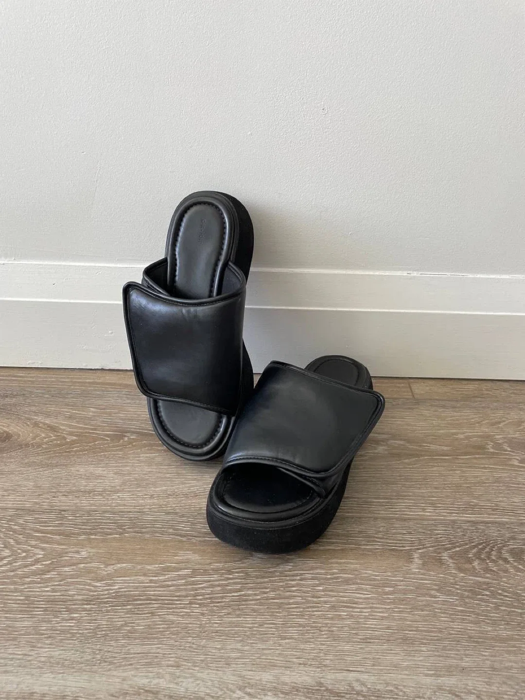OAK + FORT Black Leather Platform Slides - Size 9 thumbnail