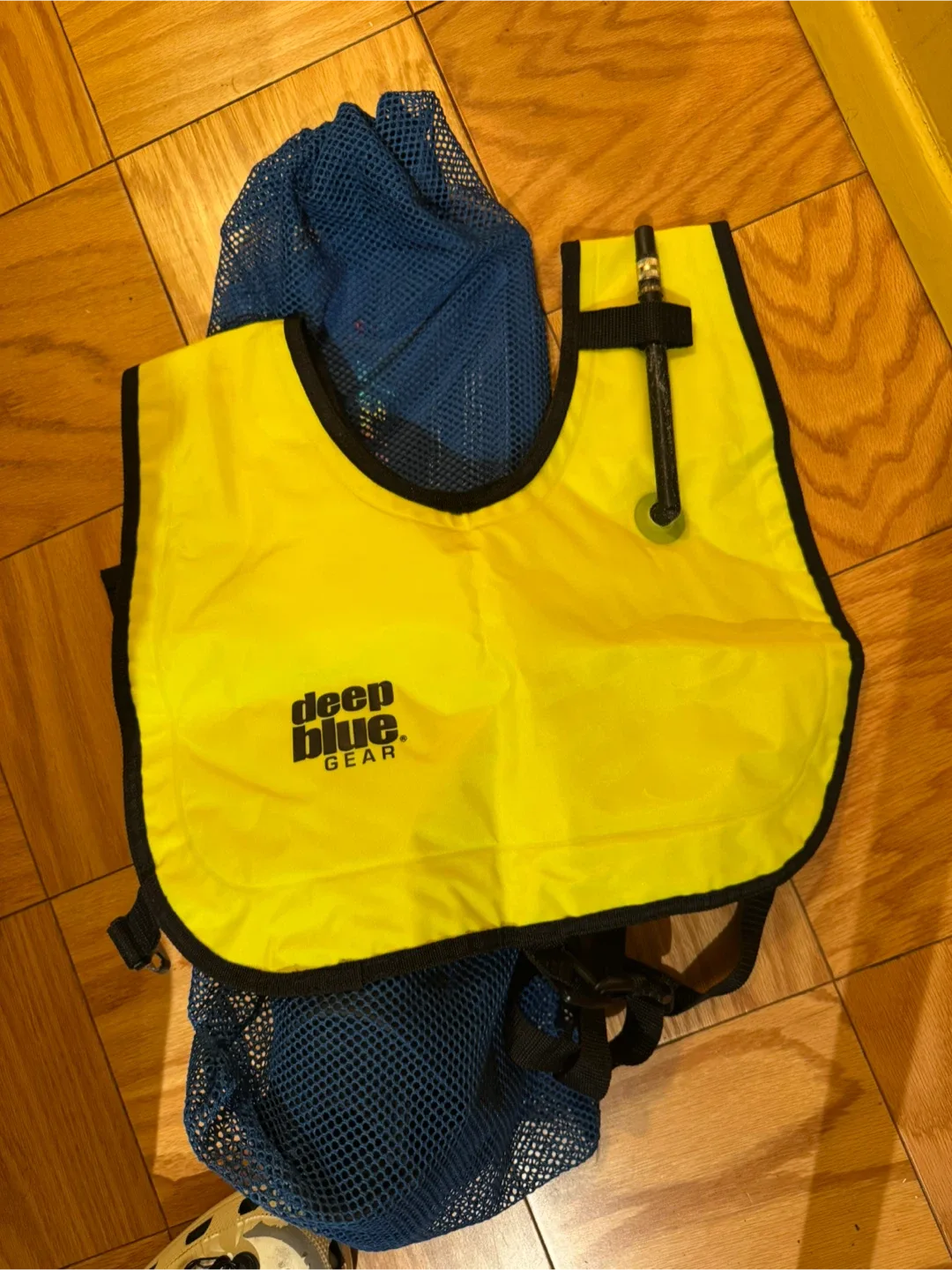 Mares Avanti Tre Swim Fins & Deep Blue Gear Vest image indicator(4)