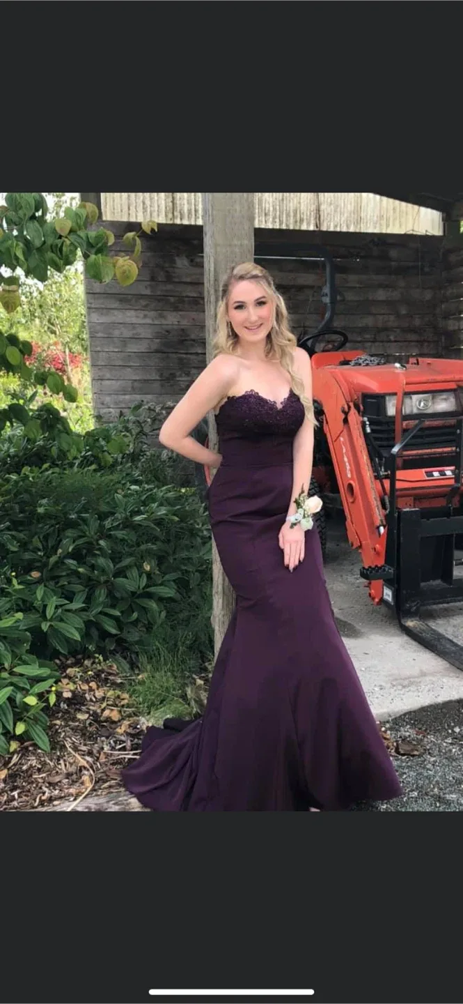 Grad dress image indicator(2)