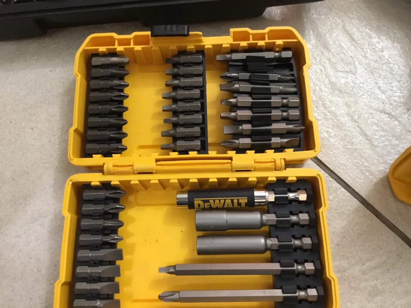 Dewalt 20V Drill "Atomic Compact Series " image indicator(5)