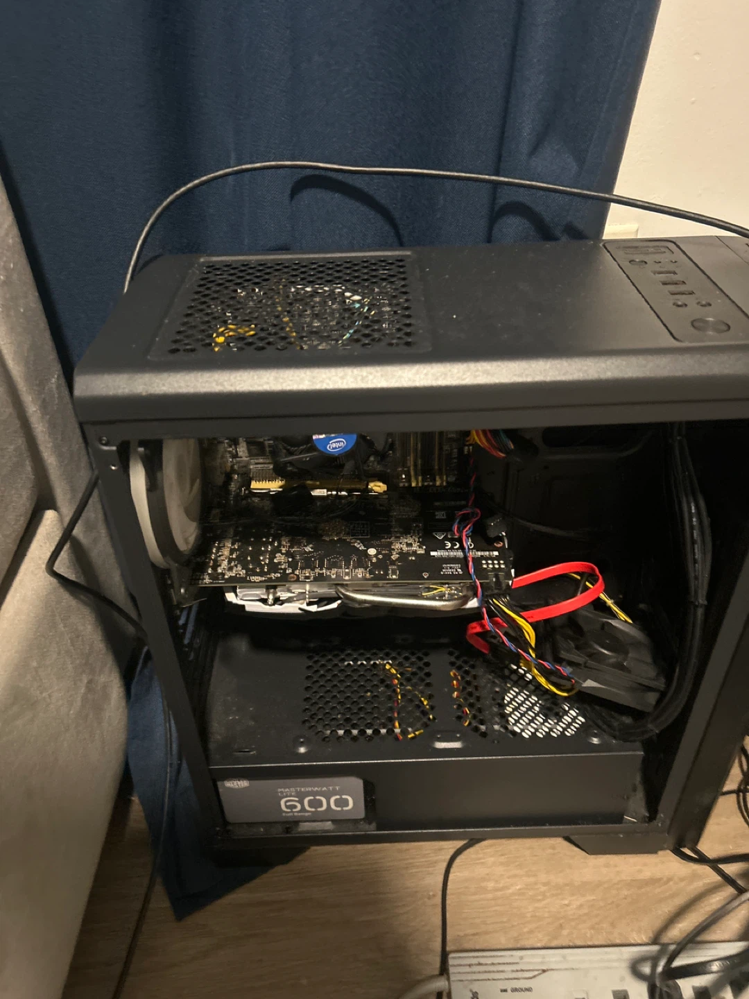 Desktop PC with Intel CPU & MasterWatt 600 PSU