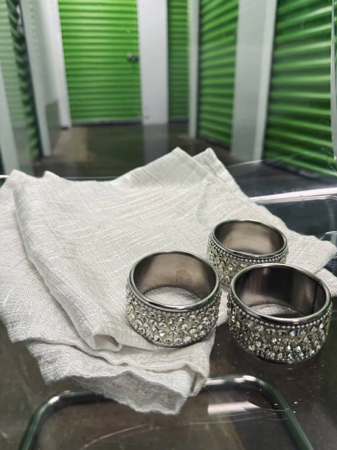 Napkin Rings with Rhinestones (4) + 2 napkins thumbnail