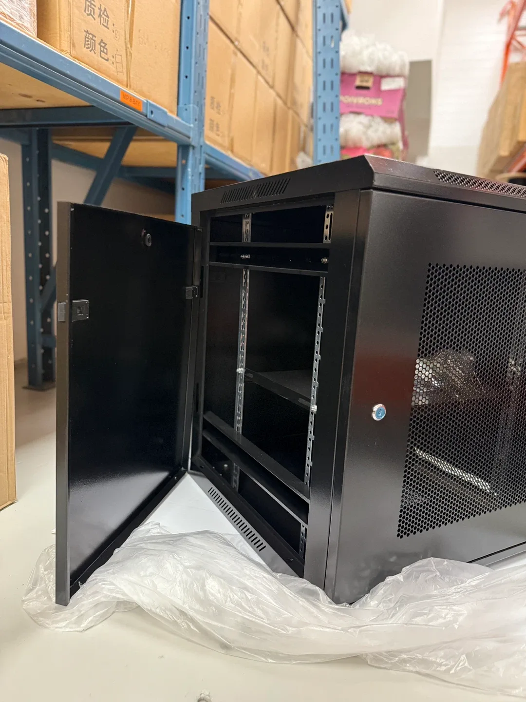 9U 4 door wall / floor mount server Cabinet - Black image indicator(6)