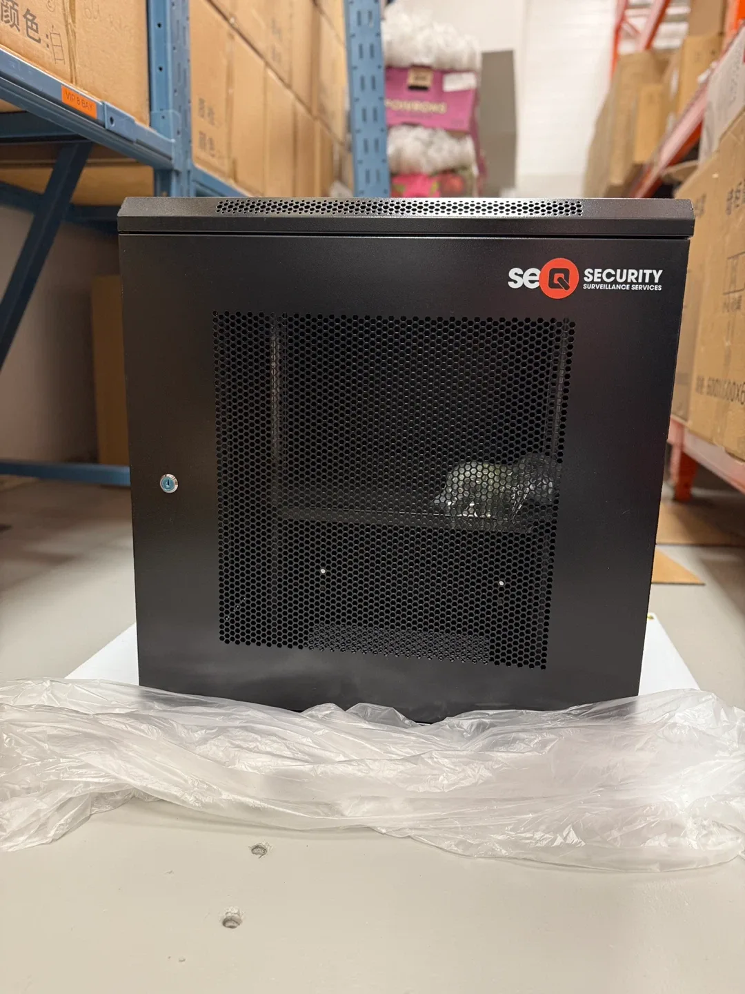 9U 4 door wall / floor mount server Cabinet - Black image indicator(2)