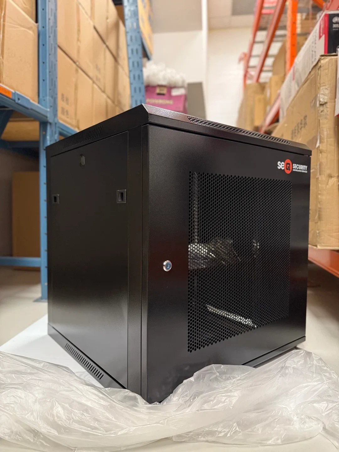 9U 4 door wall / floor mount server Cabinet - Black image indicator(5)