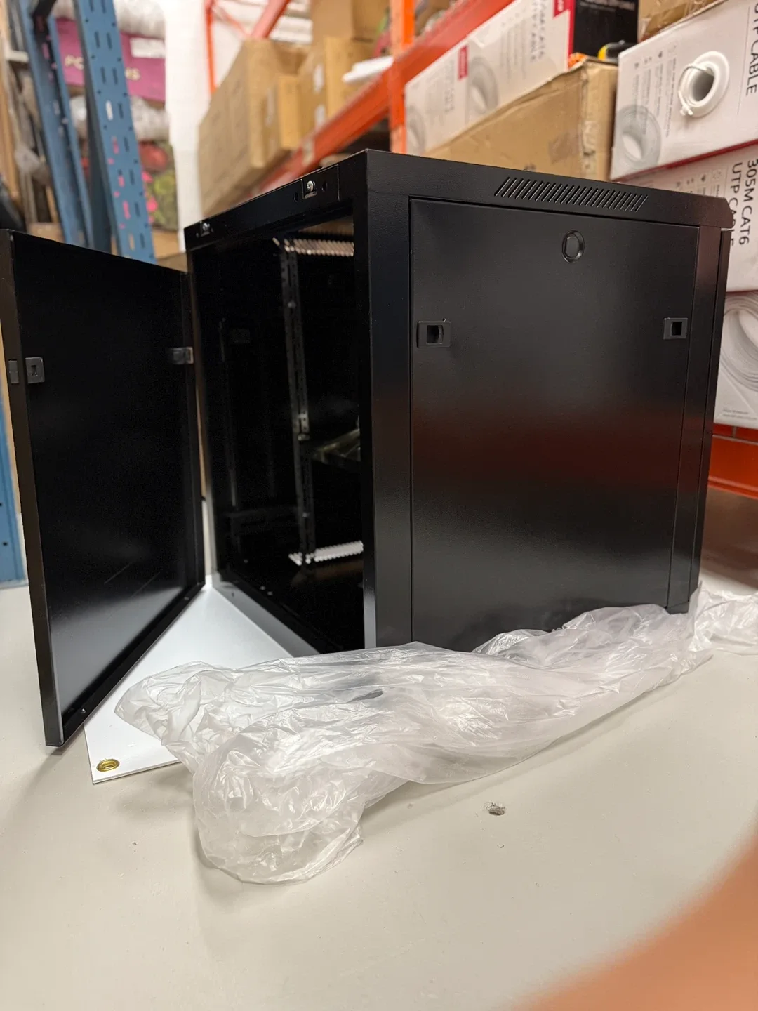 9U 4 door wall / floor mount server Cabinet - Black image indicator(7)