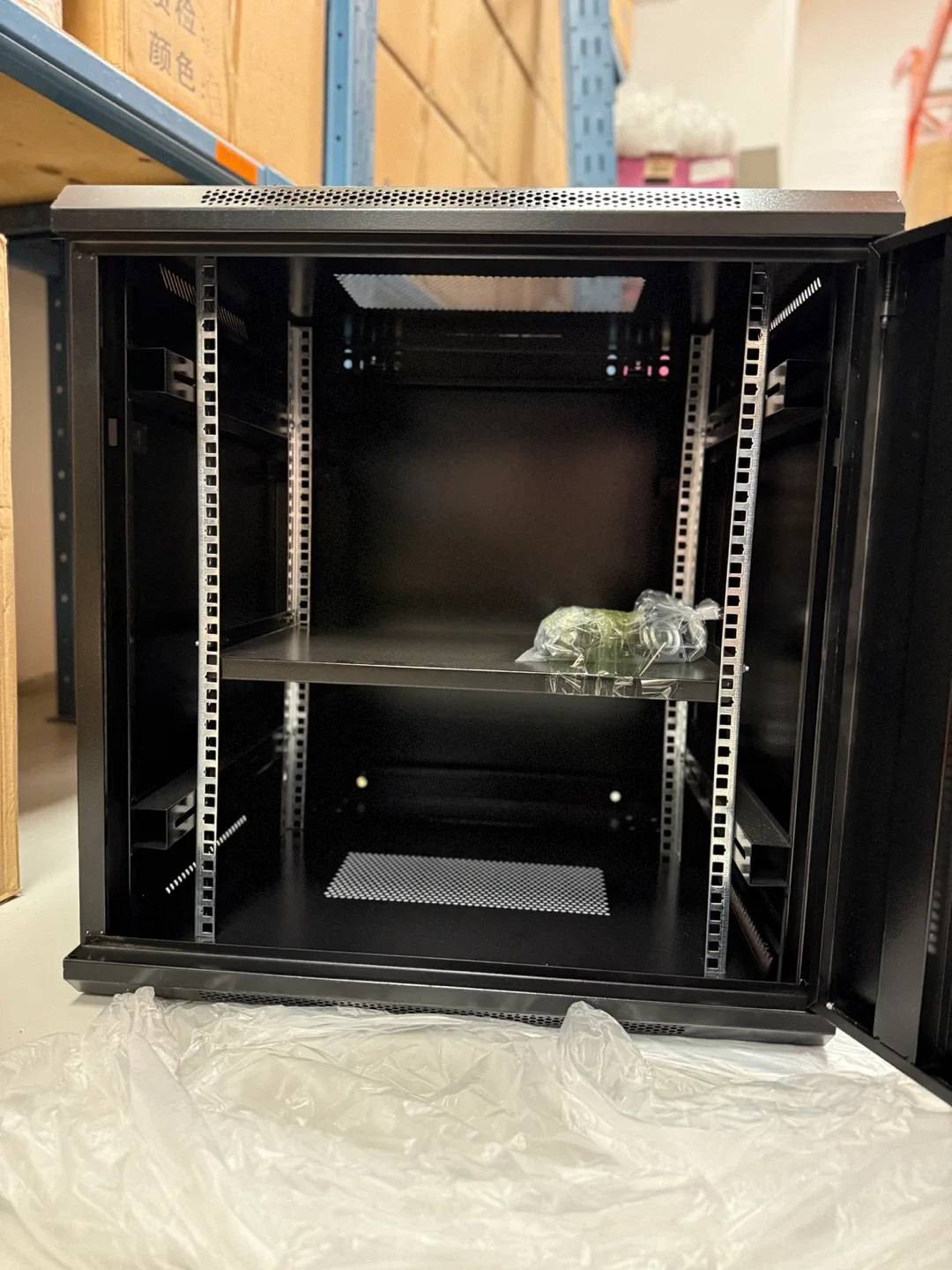 9U 4 door wall / floor mount server Cabinet - Black image indicator(8)