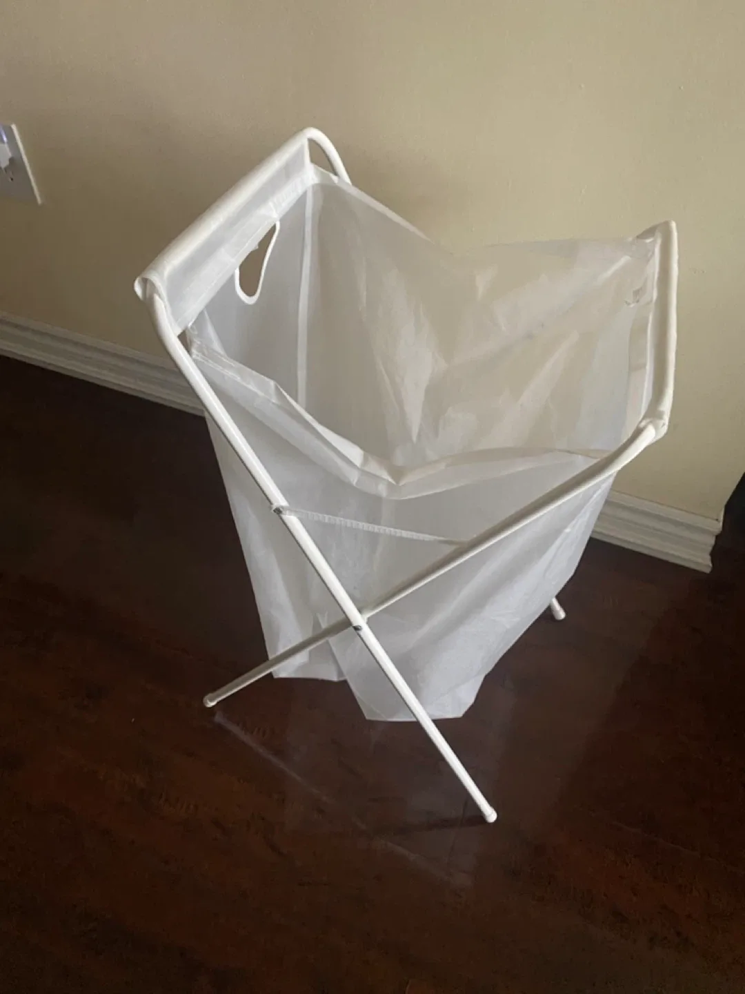 White Folding Laundry Hamper image indicator(3)