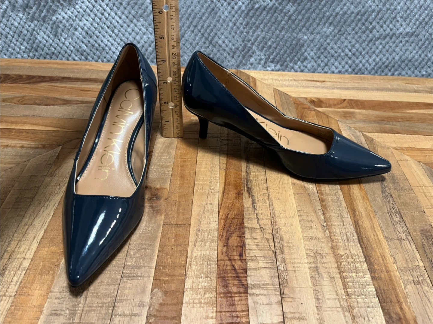 Brand name women’s heels - size 6 - photo 3
