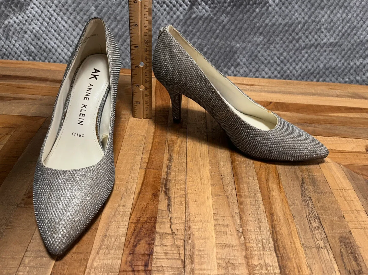 Brand name women’s heels - size 6 image indicator(5)