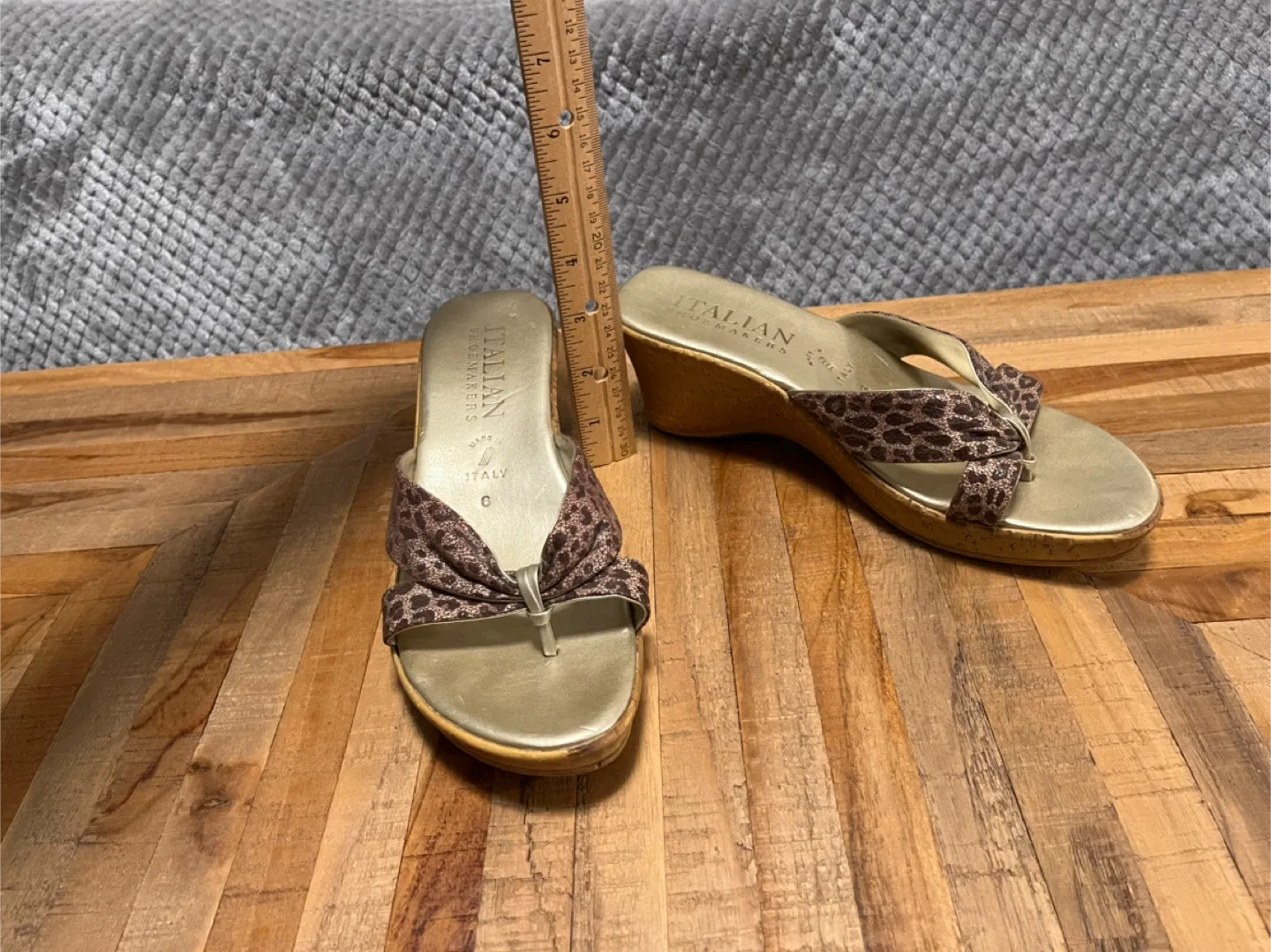 Women’s designer sandals- size 6 image indicator(3)