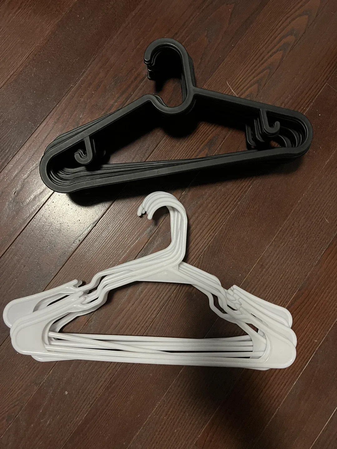 Black & White Plastic Clothes Hangers x 32