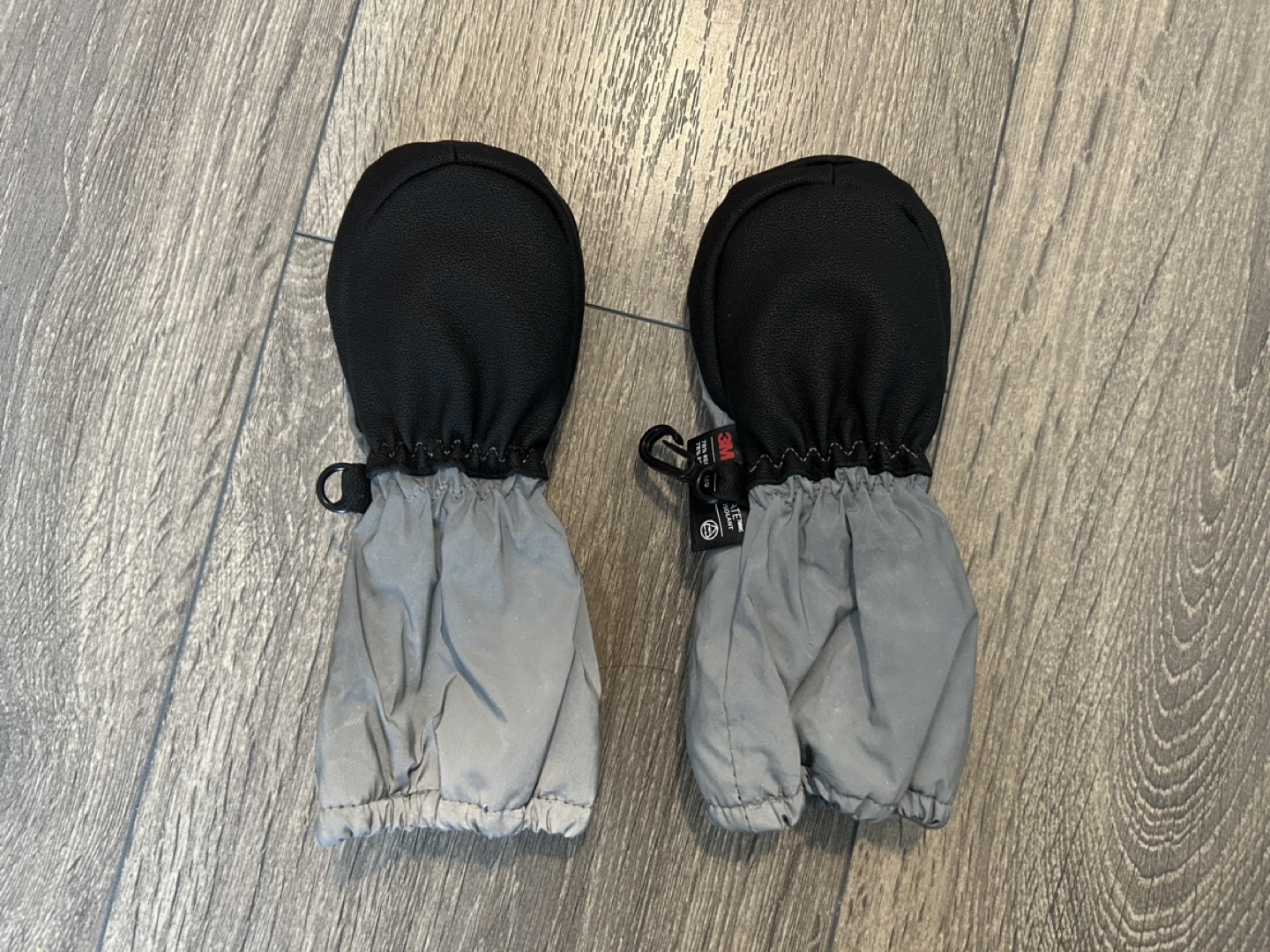 Joe Fresh Mittens (0-12m) & Gap Beanie (0-6m) - photo 2