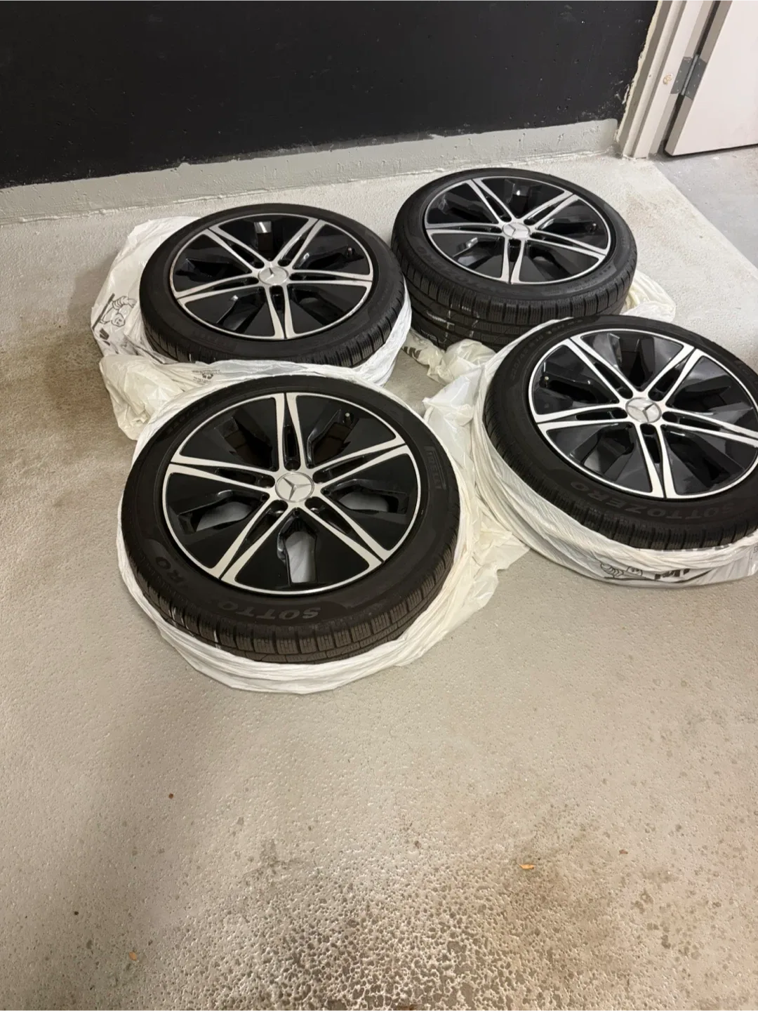 Mercedes-Benz Black Alloy Rims & Pirelli Tires (Set of 4) image indicator(4)