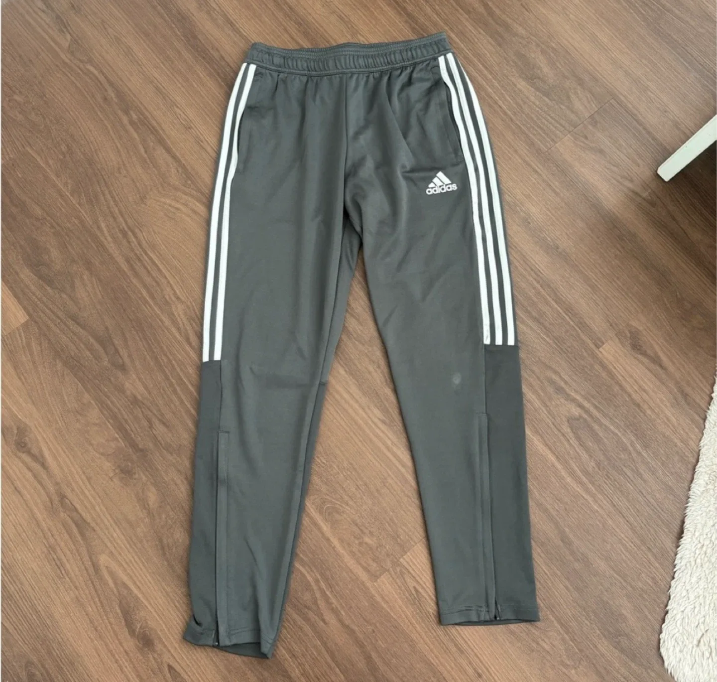 Closet clean out - Men’s sweatpants, hoodies, shorts, shirts image indicator(4)